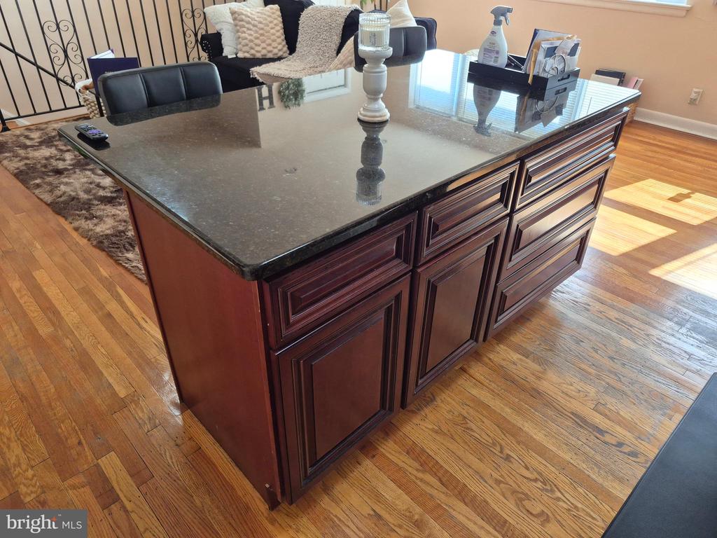 7254 MANSFIELD AVENUE Unit: 2ND FLOOR