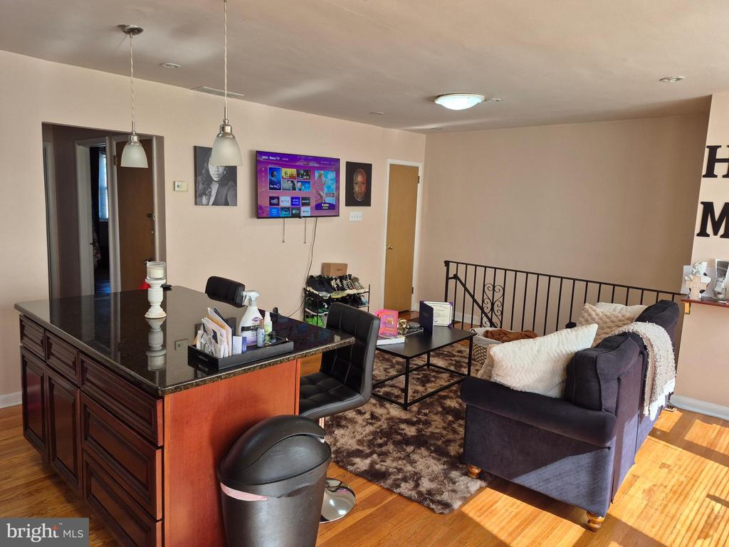 7254 MANSFIELD AVENUE Unit: 2ND FLOOR
