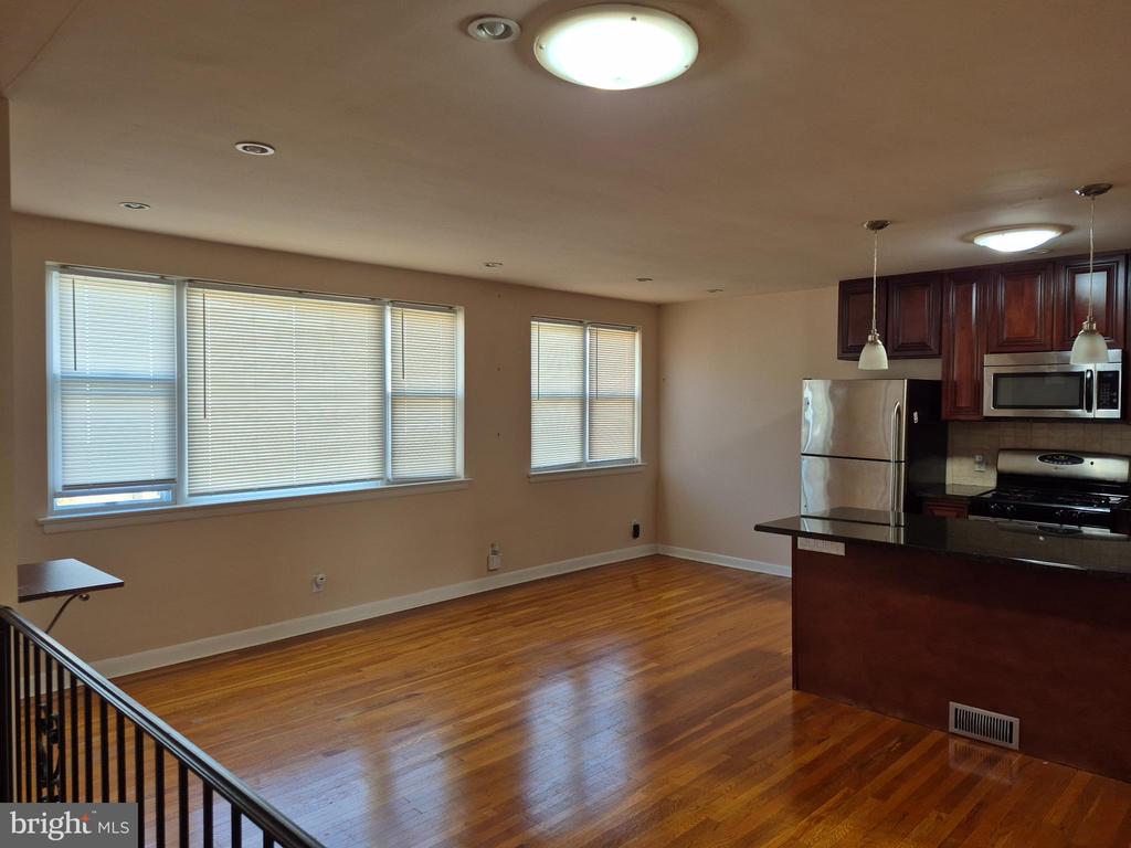 7254 MANSFIELD AVENUE Unit: 2ND FLOOR
