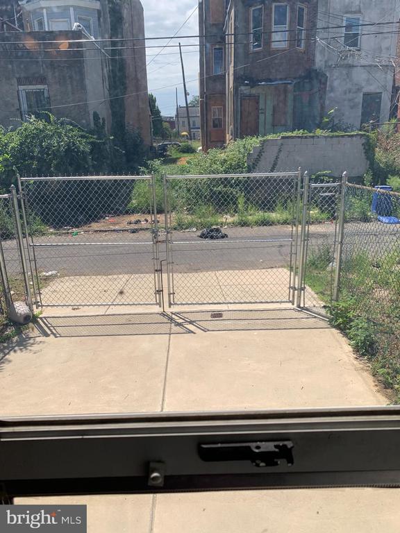 3136 W MONTGOMERY AVENUE Unit: 2