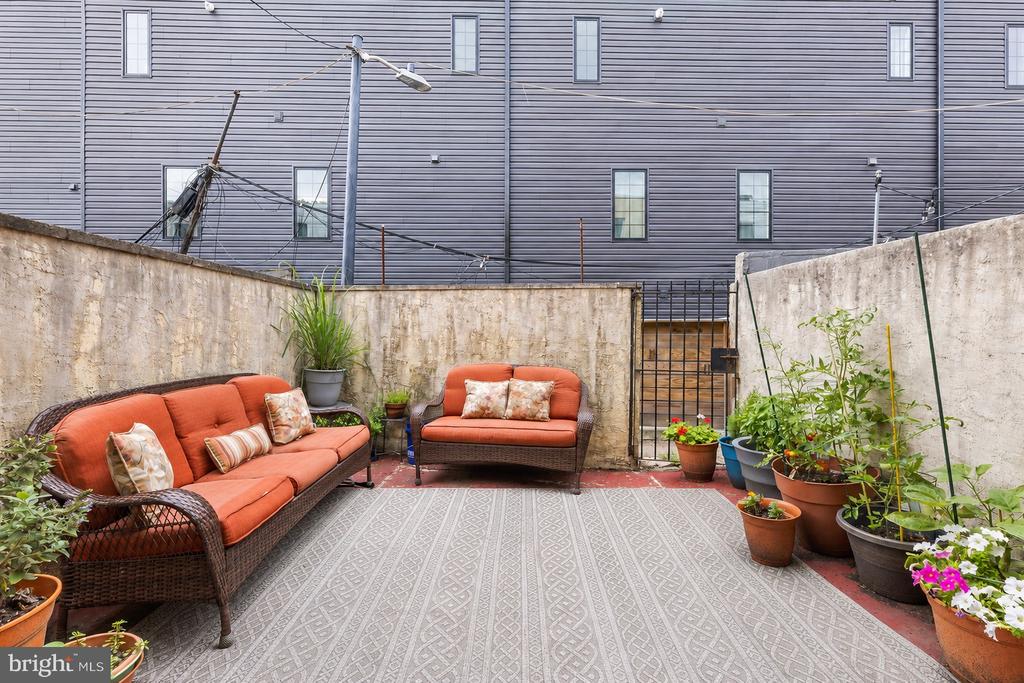 2420 KIMBALL STREET