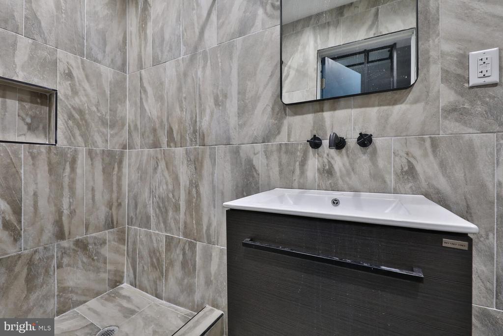 725 S 6TH STREET