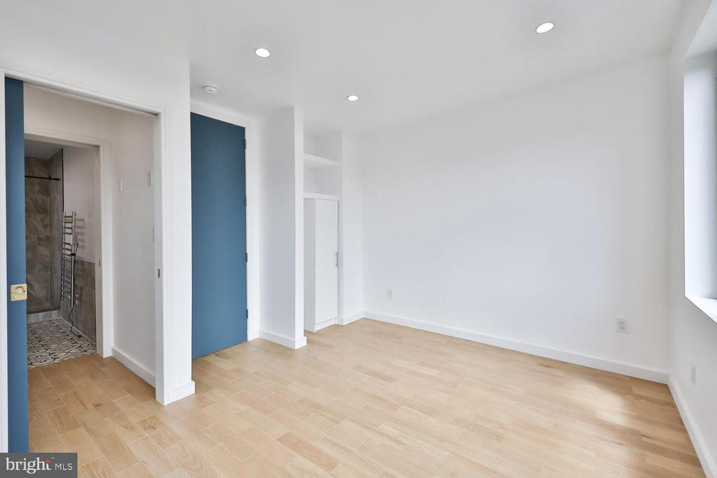 725 S 6TH STREET