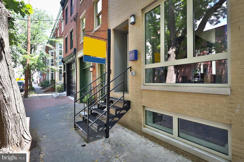 725 S 6TH STREET