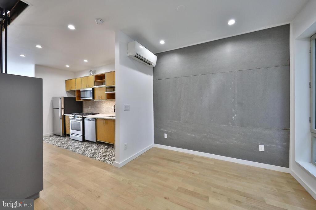 725 S 6TH STREET