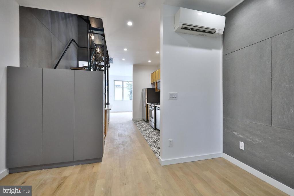 725 S 6TH STREET