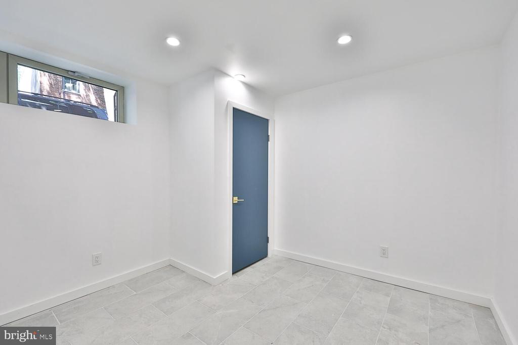725 S 6TH STREET