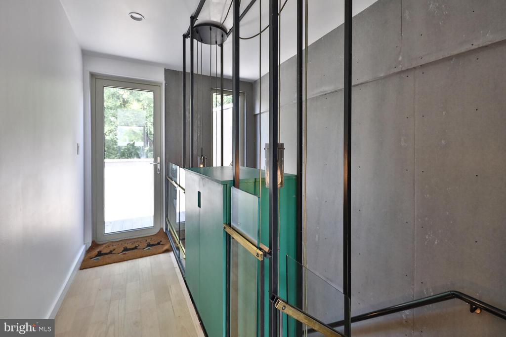725 S 6TH STREET