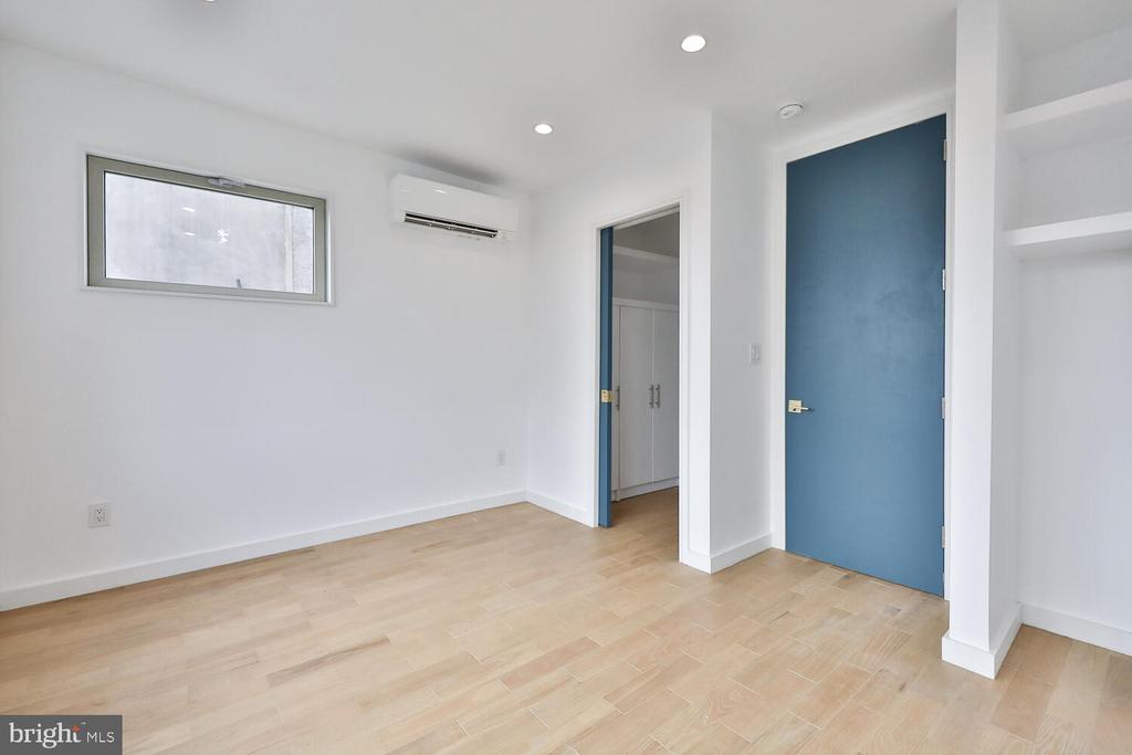 725 S 6TH STREET