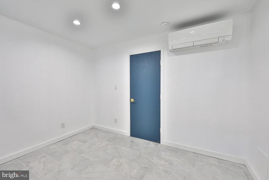 725 S 6TH STREET