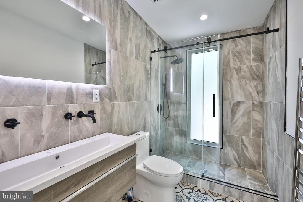 725 S 6TH STREET