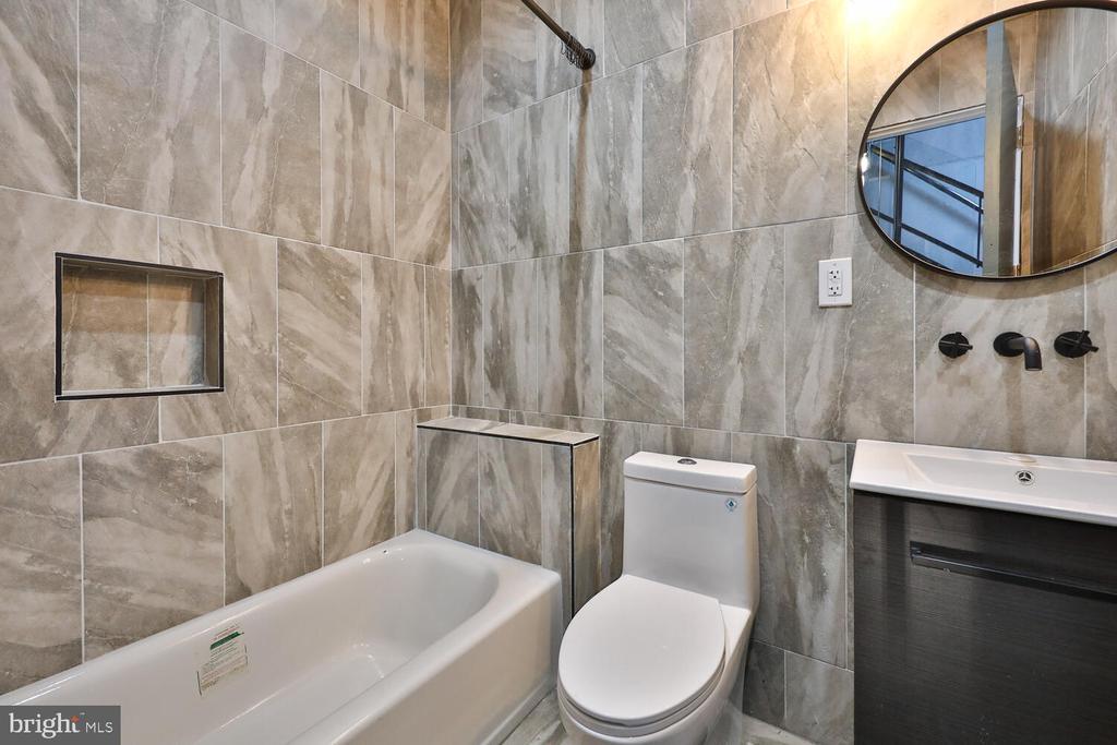 725 S 6TH STREET