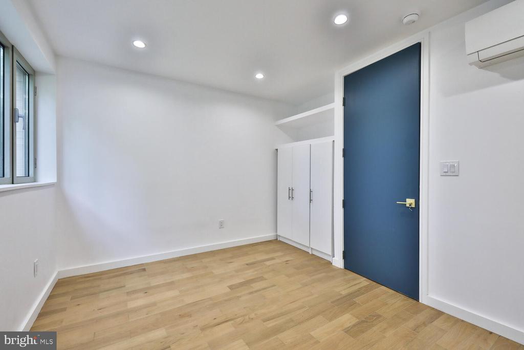 725 S 6TH STREET