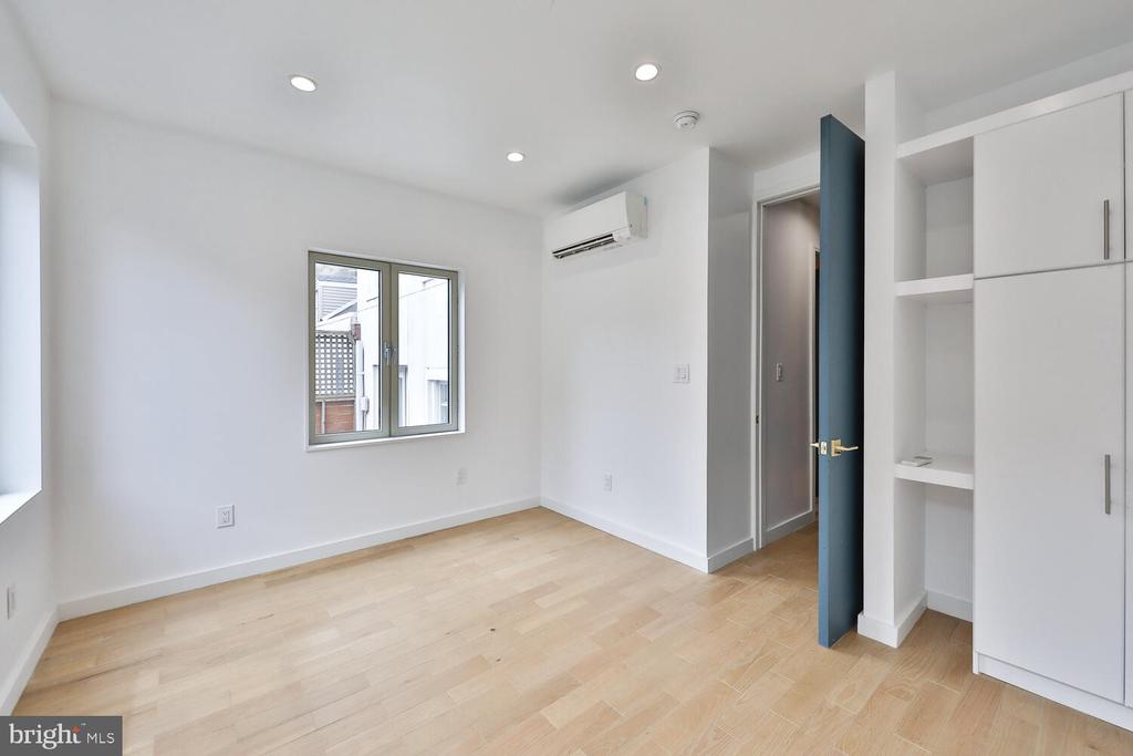 725 S 6TH STREET