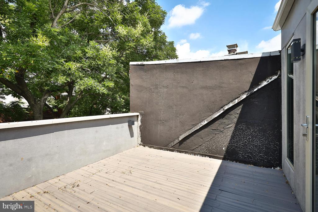 725 S 6TH STREET