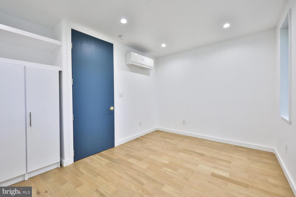 725 S 6TH STREET