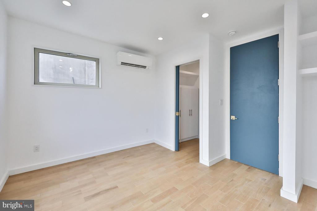725 S 6TH STREET