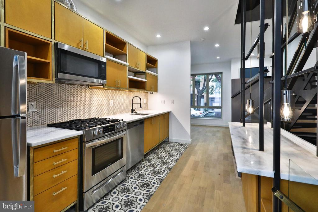 725 S 6TH STREET