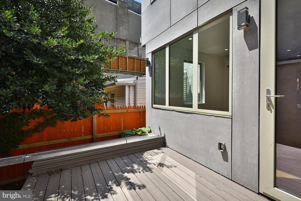 725 S 6TH STREET