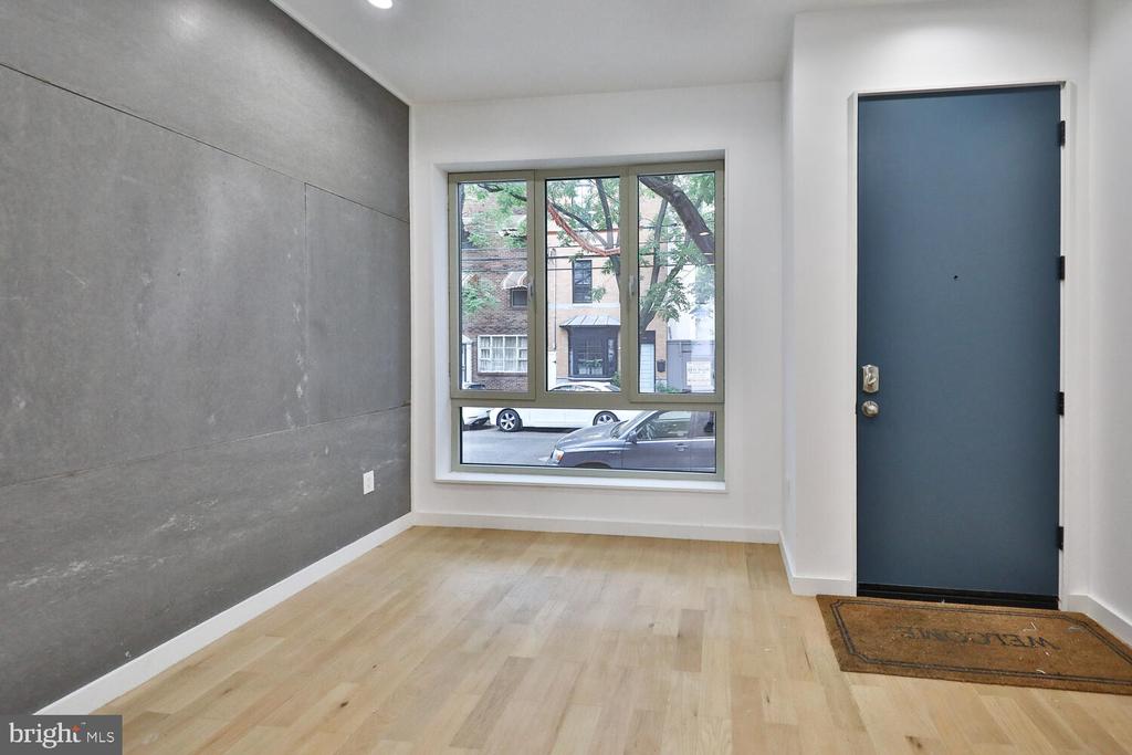 725 S 6TH STREET