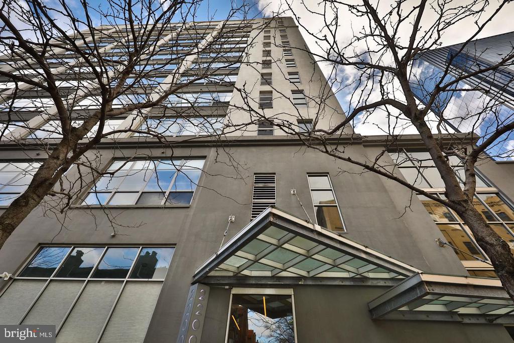 2200 ARCH STREET Unit: 506+507