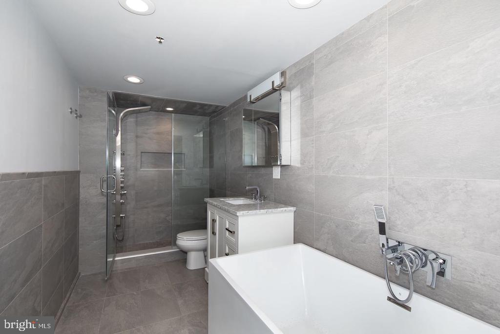 2200 ARCH STREET Unit: 506+507