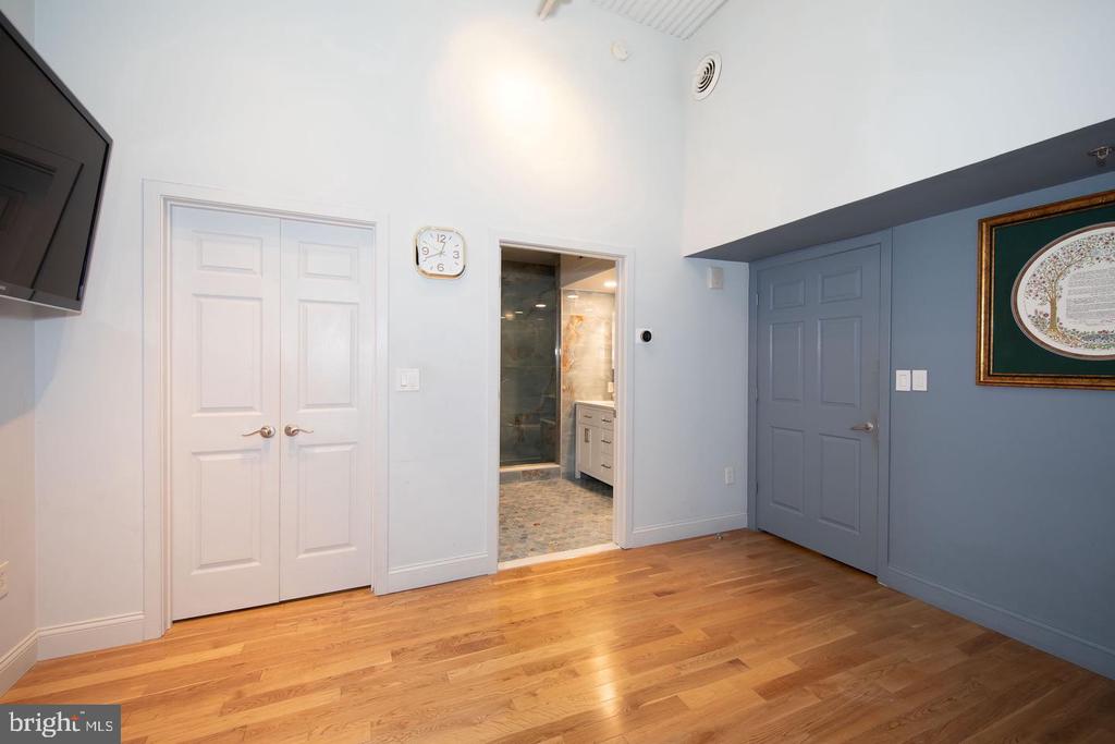 2200 ARCH STREET Unit: 506+507