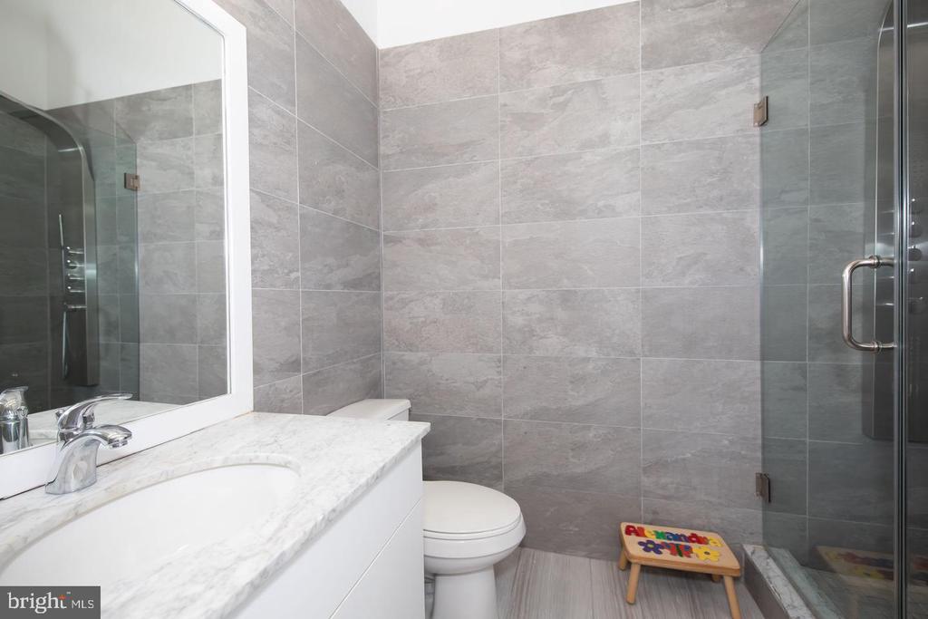 2200 ARCH STREET Unit: 506+507