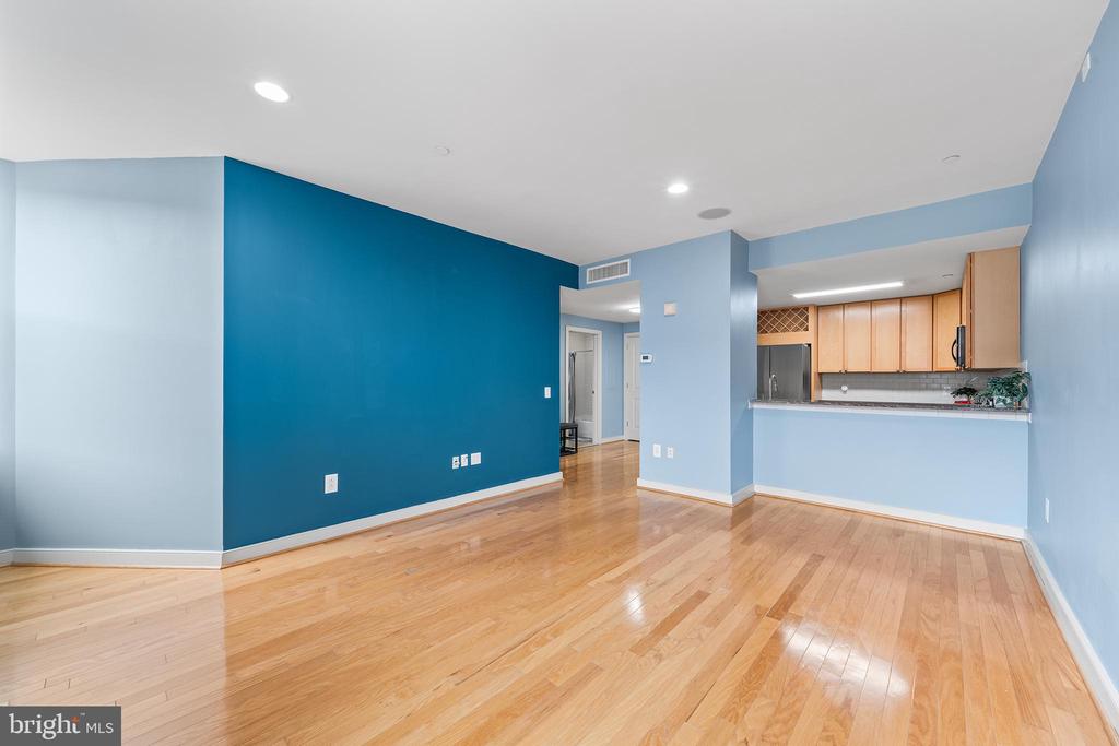 111 S 15TH STREET Unit: 2008