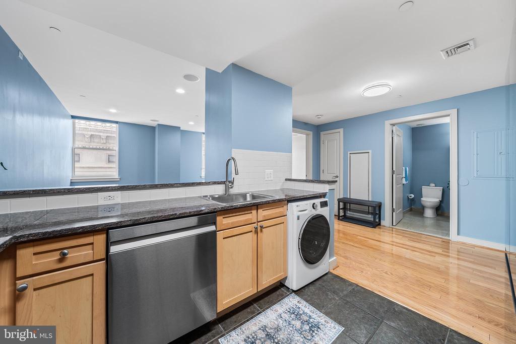 111 S 15TH STREET Unit: 2008