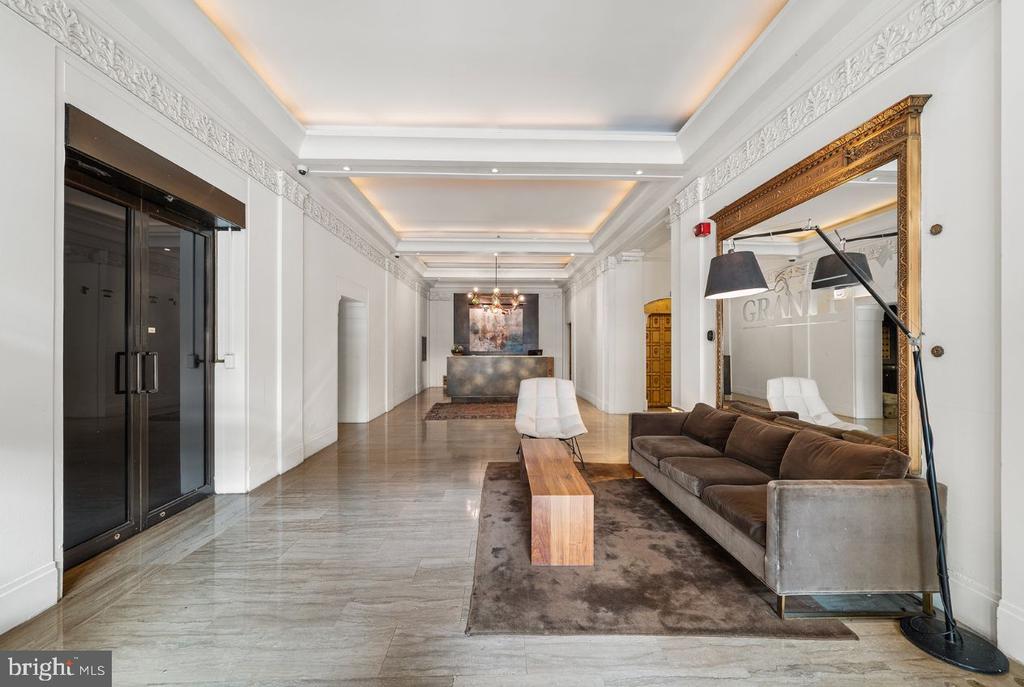 111 S 15TH STREET Unit: 2008