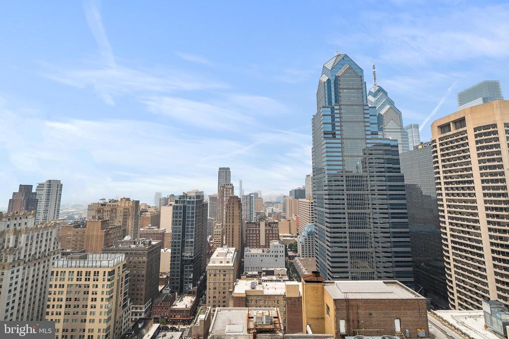 111 S 15TH STREET Unit: 2008