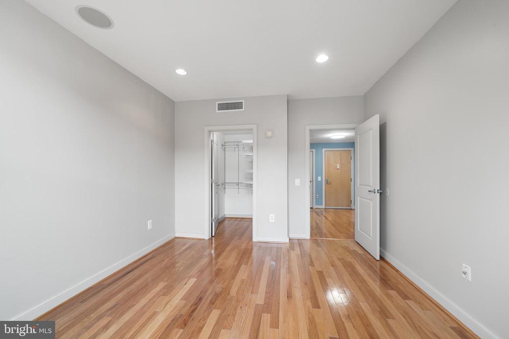 111 S 15TH STREET Unit: 2008