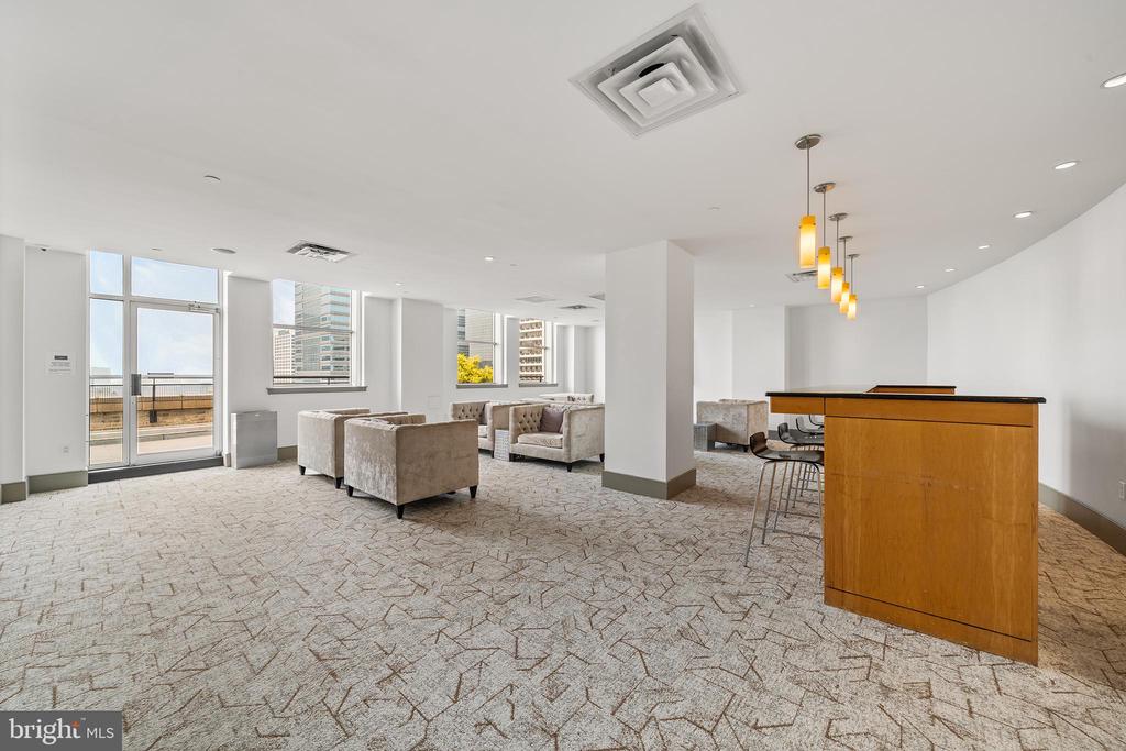 111 S 15TH STREET Unit: 2008