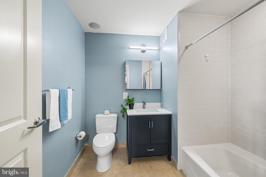 111 S 15TH STREET Unit: 2008