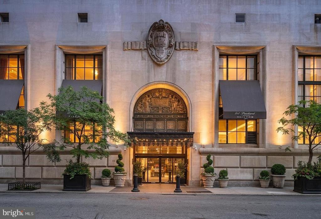 111 S 15TH STREET Unit: 2008