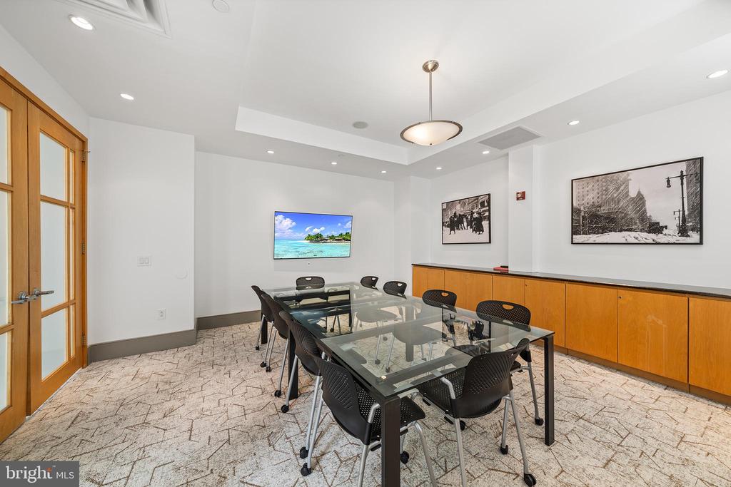 111 S 15TH STREET Unit: 2008