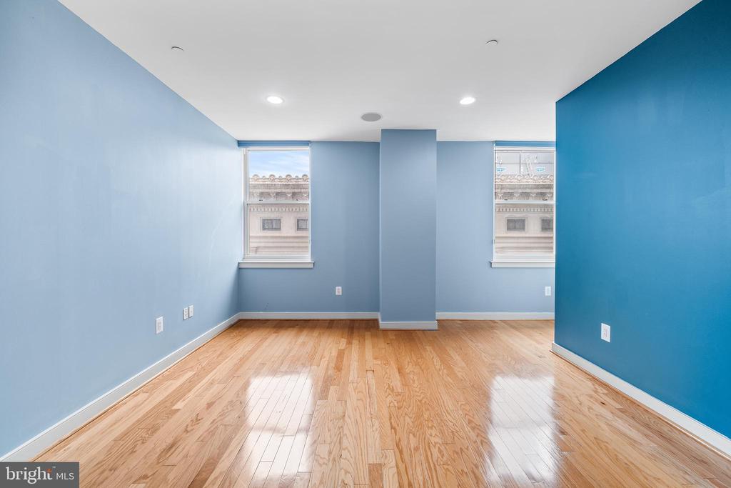 111 S 15TH STREET Unit: 2008