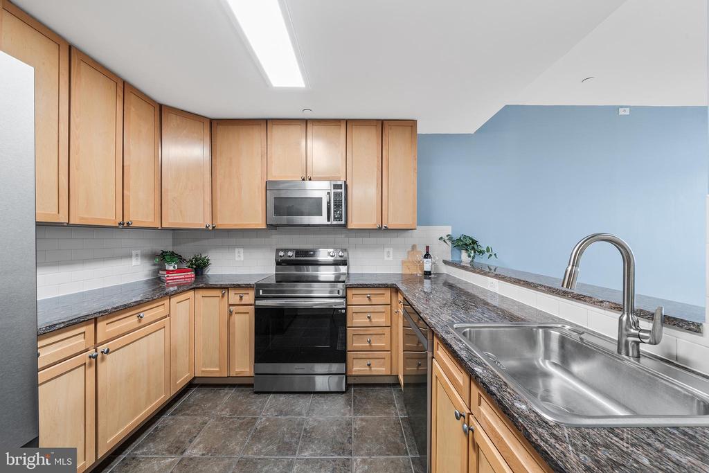 111 S 15TH STREET Unit: 2008