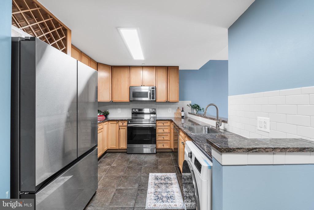 111 S 15TH STREET Unit: 2008