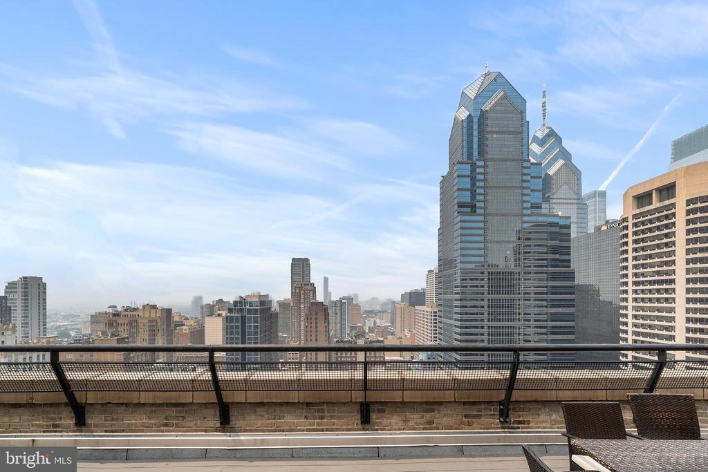 111 S 15TH STREET Unit: 2008