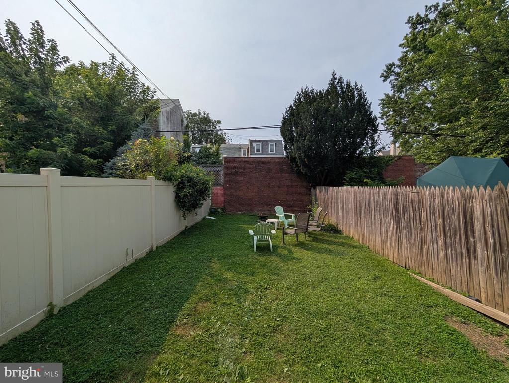 424 CONARROE STREET Unit: 1