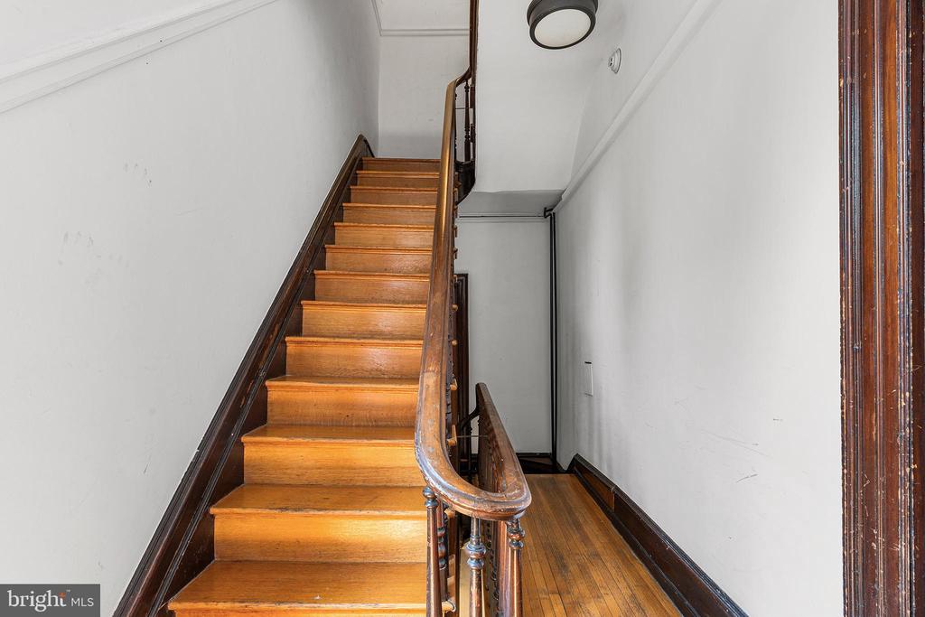 348 GREEN LANE
