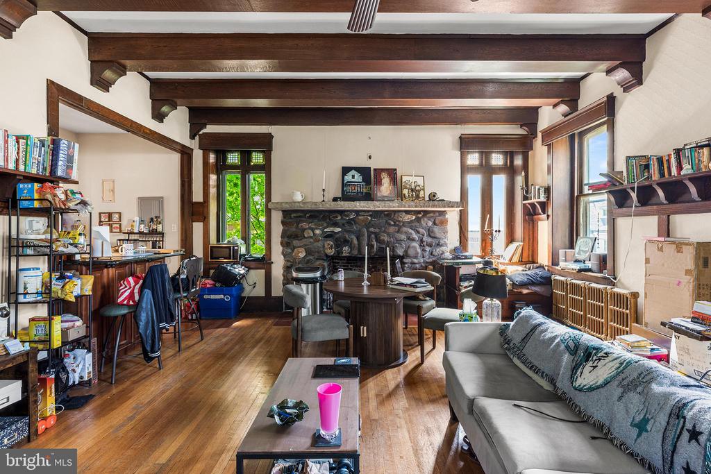 348 GREEN LANE