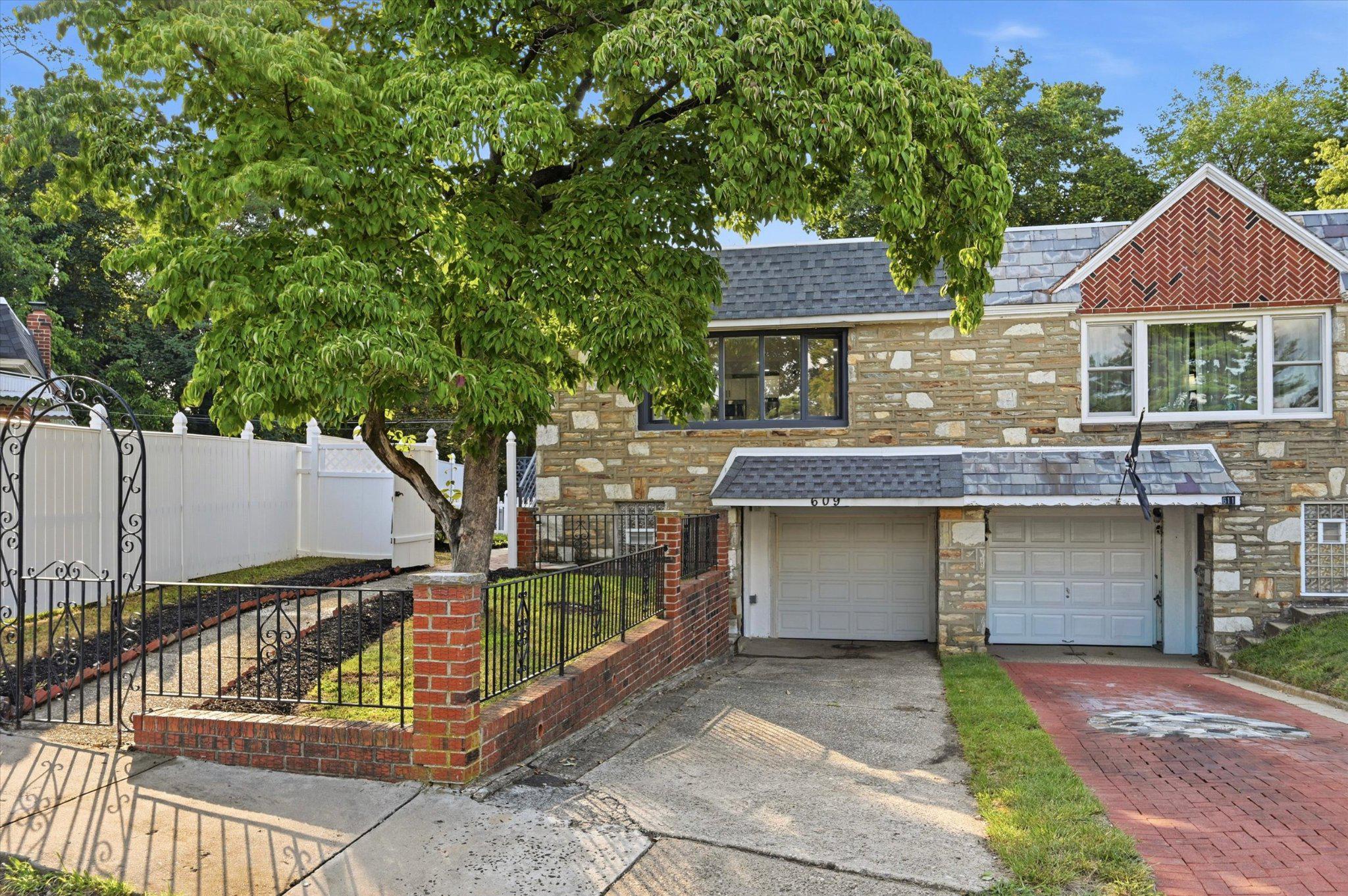 609 E HORTTER PLACE