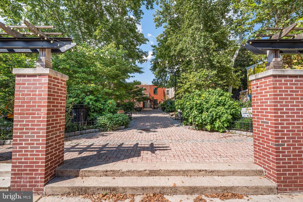 775 S 8TH STREET Unit: 2R