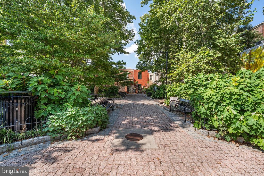 775 S 8TH STREET Unit: 2R