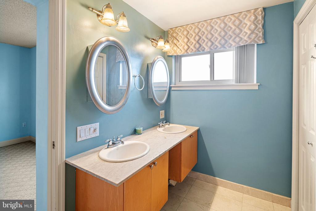 200 LOMBARD STREET Unit: 732
