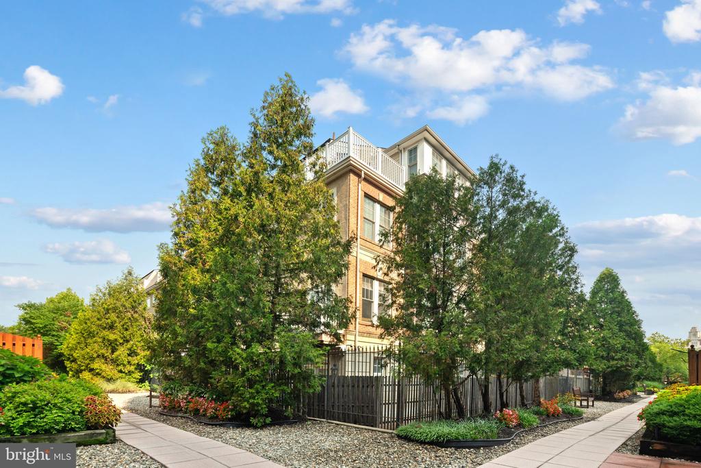 200 LOMBARD STREET Unit: 732
