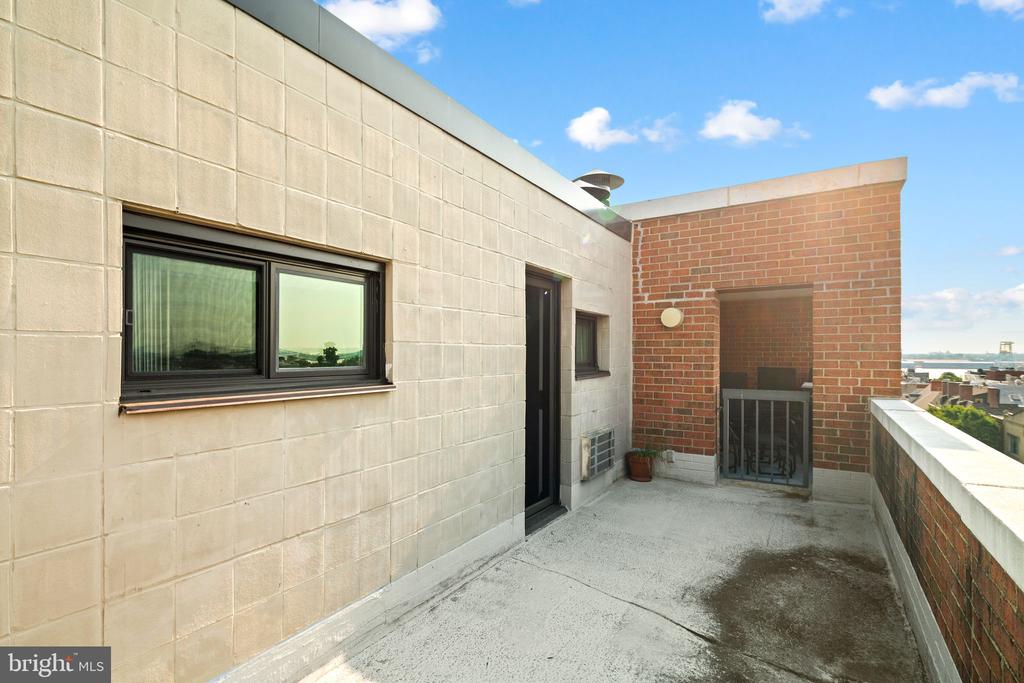 200 LOMBARD STREET Unit: 732